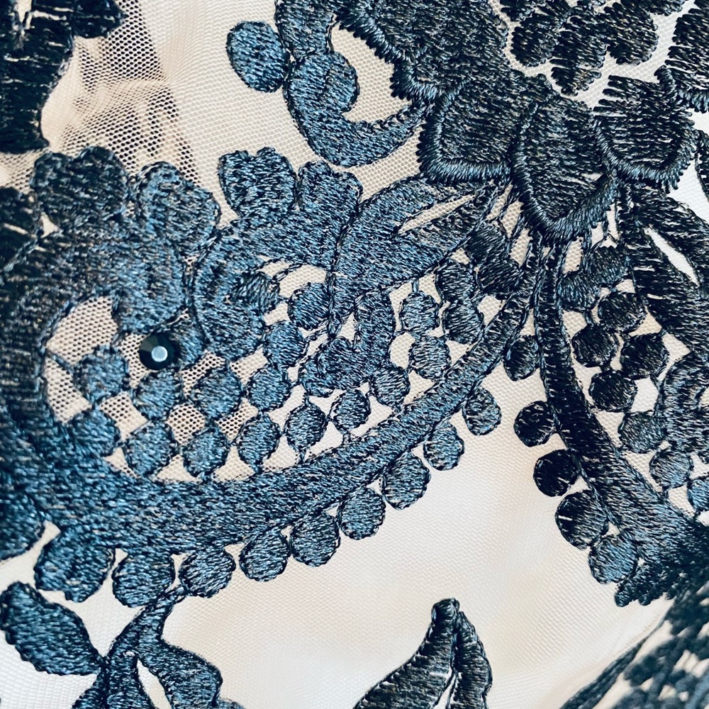 Beautiful Laced Shawl - Picture 7 of 8